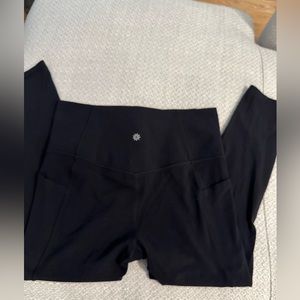 Salutation stash 7/8 pocket athleta tights/ leggings